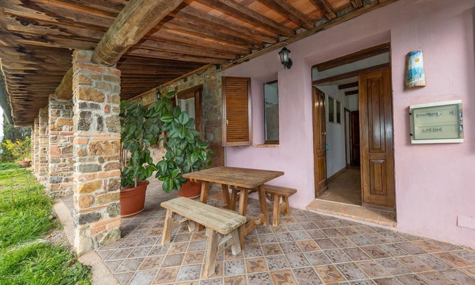 Massa Marittima Apartment | Apartment 'Simone' with Shared Pool and Shared Garden