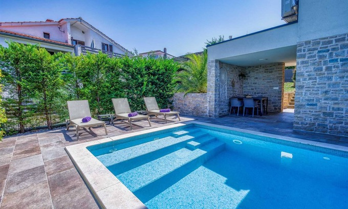 Njivice Apartment | Apartment Siora with pool