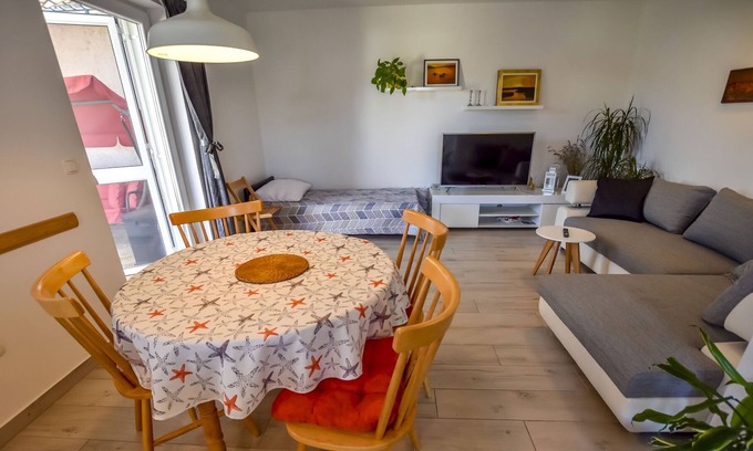 Knez Apartment | Apartment Stingray (89981-A1) - Mali Iz - island Iz
