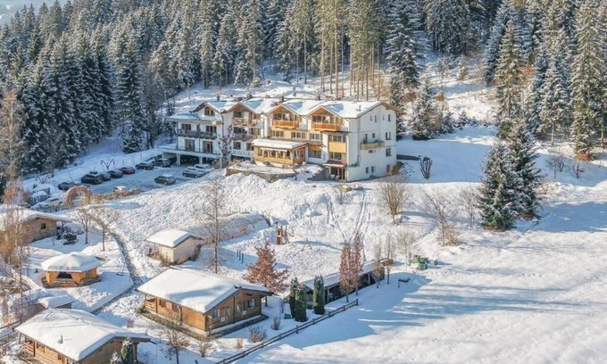 Oberndorf bei Kitzbuhel Apartment | Apartment Superior im Gartenhotel Rosenhof bei Kitzbühel