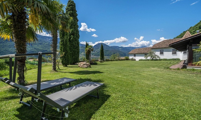 Terlano Apartment | Apartment 'Thanhammer Quarz' with Mountain View, Pool and Air Conditioning