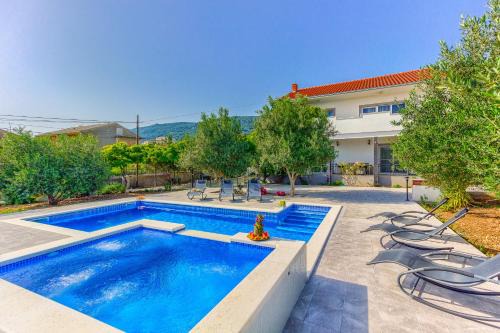 Kastel Kambelovac Apartment | Apartment Villa Hacijenda with private pool and jacuzzi