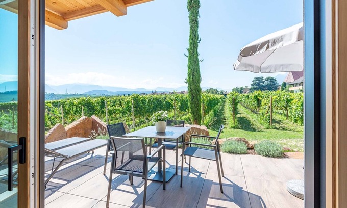 St. Pauls Apartment | Apartment 'Weinangerhof Apfelbaum' with Mountain View, Shared Pool and Wi-Fi
