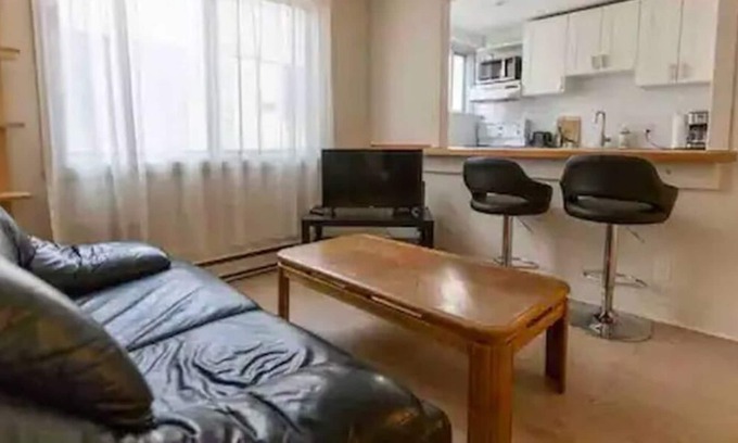Latin Quarter Apartment | Apartment well located in Latin Quarter/balcony