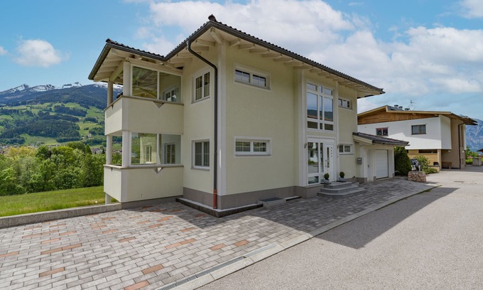 Hart im Zillertal House | Apartment with garden and terrace
