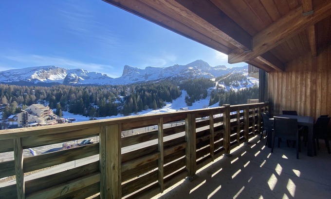 Saint-Etienne-en-Devoluy Apartment | Apartment with balcony and superb view