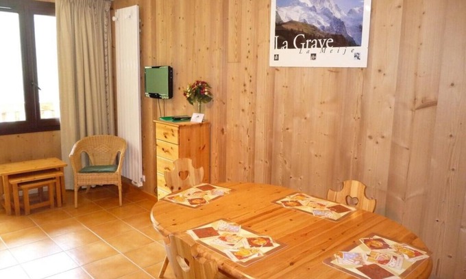 La Grave House | Apartment with balcony for 4 people