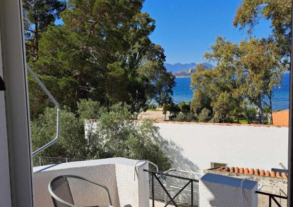 Kontos Apartment | Apartment with sea view and balcony 60m from beach