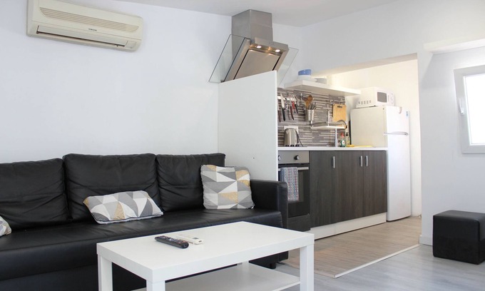 Nou Barris Apartment | Apartment with terrace, barbecue and a beautiful view of the city and the sea.
