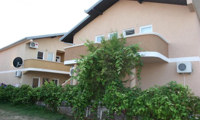 Bregvija House | Apartments EMERALD