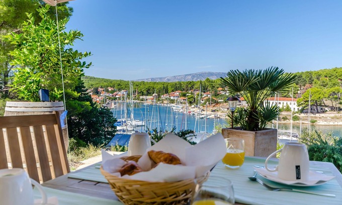 Vrboska Apartment | Apartments Vila Jelka (49712-A1) - Vrboska - island Hvar