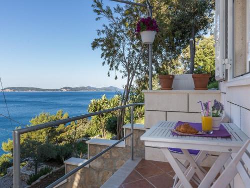 Lozica Apartment | Apartments Lovro - Duplex One Bedroom Apartment with Terrace and Partial Sea View 1