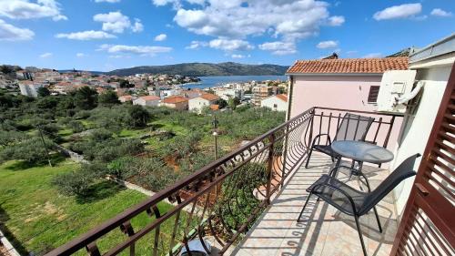 Seget Vranjica Apartment | Apartments Mato with balconies, garden & the sea view