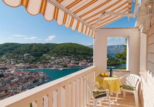 Pucisca Apartment | Apartments Mira