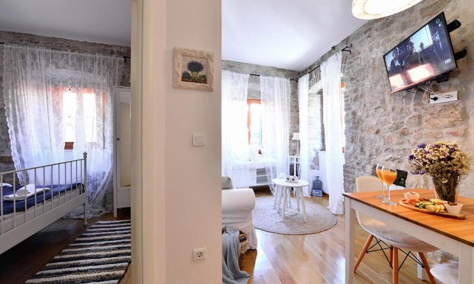 Split Apartment | Apartments Toma