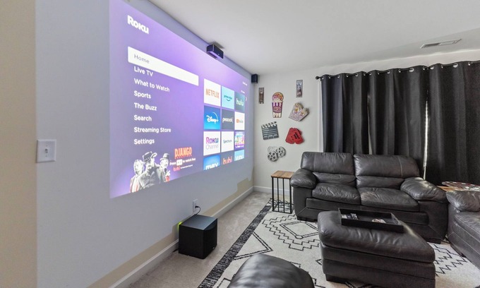 Apex House | Apex Luxury 4BR Near Lake - Movie Room & Sleeps 14