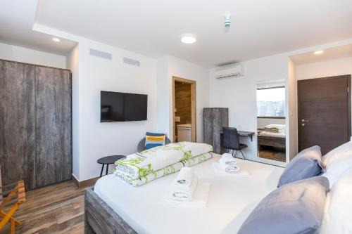 Split House | Apinelo Tower Rooms