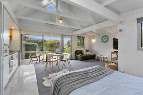 Apollo Bay House | Apollo Bay Beach Hut ~ Wifi ~ Opposite The Ocean
