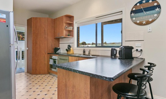 Apollo Bay House | Apollo Bay Hideaway 5 minute walk to the beach