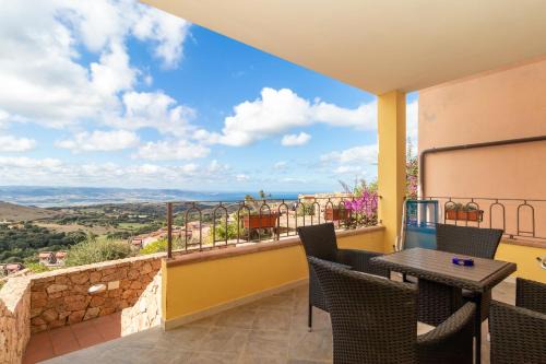 Trinita d'Agultu Apartment | Appartamento con piscina 03