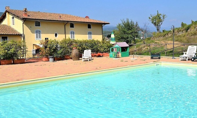 Serravalle Pistoiese House | Appartamento Clarabella B: A characteristic and welcoming two-story apartment that is part of a villa built on a hillside, surrounded by meadows and woods, with Free WI-FI.