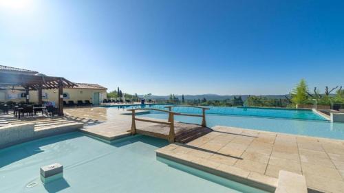 Callian Apartment | Appartement 3 pièces Climatisé dans une Résidence avec Piscine
