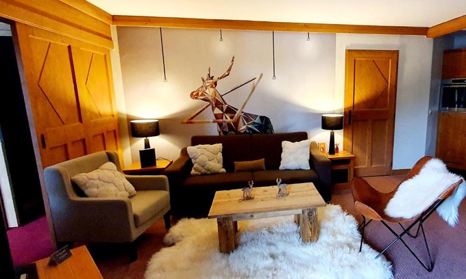 Arc-1950 Apartment | Appartement ARC 1950 m, Ski au pied, piscine extérieure chauffée, remontées mécaniques à 100m, sauna et salle de sports