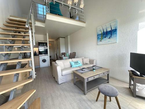 Guerande Apartment | Appartement avec mezzanine, piscine et parking - proche plage et clubs sportifs à La Baule - FR-1-245-43
