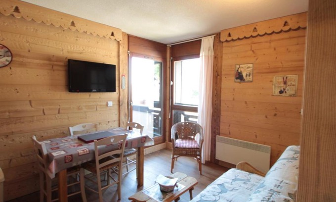 Les Carroz-d'Araches Apartment | Appartement cosy 4 pers au pied des pistes avec parking, balcon, lave-vaisselle et services additionnels - FR-1-572-87