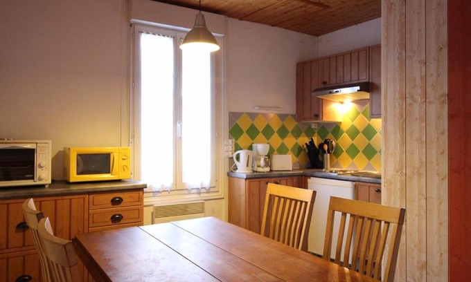 Mont-Dore Apartment | Appartement F3 Mont-Dore à 200m des thermes, parking sécurisé, 4 couchages, sans ascenseur - FR-1-415-61