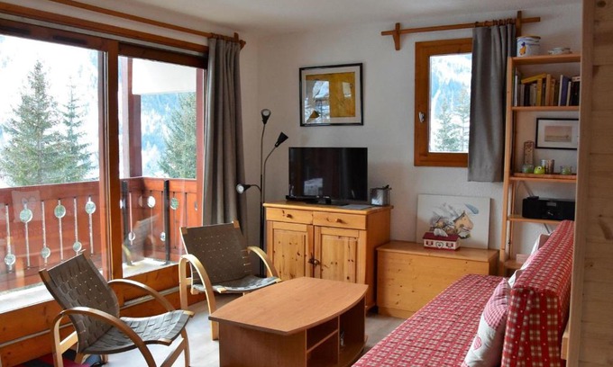 Pralognan-la-Vanoise Apartment | Appartement lumineux avec grand balcon, au centre de Pralognan-la-Vanoise, proche commerces et téléphérique - FR-1-464-91