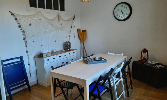 Hendaye Apartment | Appartement lumineux à Hendaye centre, 2 chambres, proche commerces et gare, WiFi inclus - FR-1-239-490