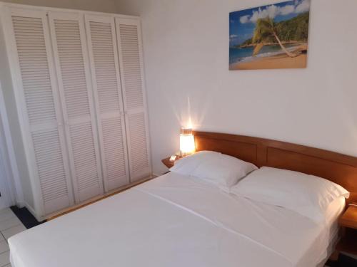 Grand-Bourg Apartment | Appartement MANBANA 320 avec terrasse et jardin
