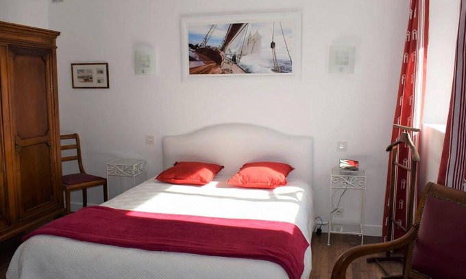 Tregastel Apartment | Appartement rénové 3* avec jardin et WIFI à 20m de la plage - Trégastel - FR-1-368-77