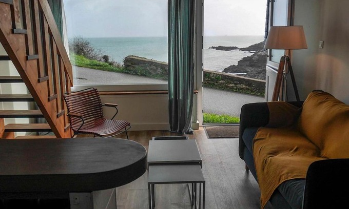 Le Palais Apartment | Appartement rénové avec vue mer et WIFI - FR-1-418-214