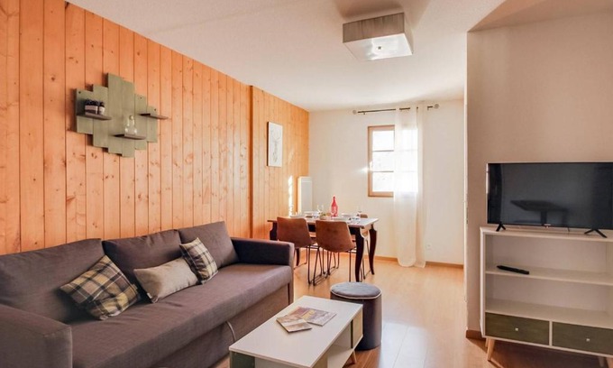 Luz-Saint-Sauveur Apartment | Appartement T2 cabine avec piscine, sauna, hammam et parking à Luz-Saint-Sauveur, 5 personnes - FR-1-402-85