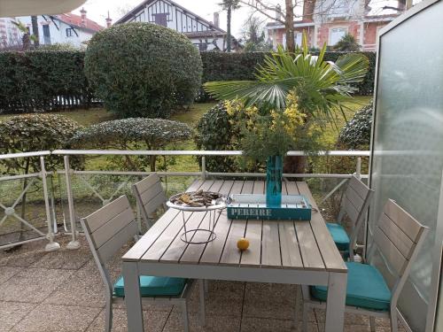 Arcachon Apartment | Appartement T2 en Front de Mer à Arcachon, Accès Direct Plage, Parking, Animaux Admis - FR-1-374-201
