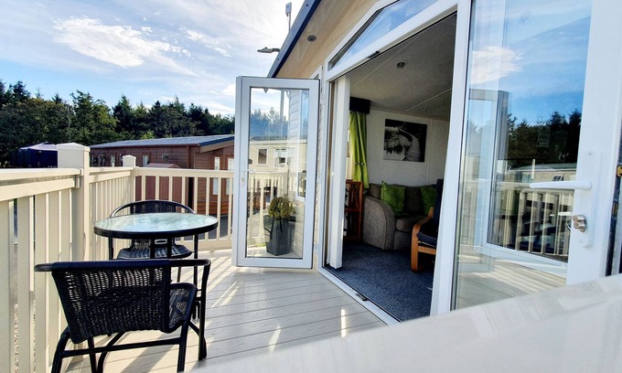 Morpeth Cabin | Apple Tree Lodge, Hot Tub, 3 bedroom, 2 Bars