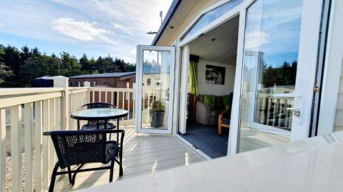 Morpeth House | Apple Tree Lodge Hot Tub 3 bedroom 2 Bars