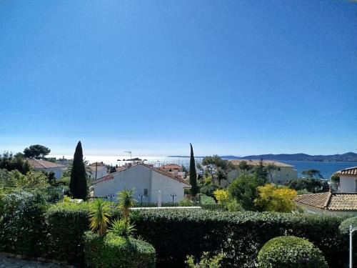 Saint-Raphael Apartment | Appt 83m2 rez de jardin dans villa parc privé balcon vue mer