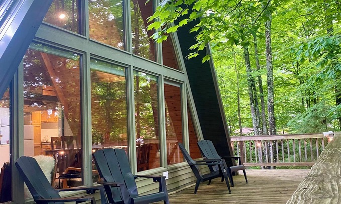Upson Cabin | Apres’ Haus: Comfy A-Frame centrally located in Whitecap Village with fireplace