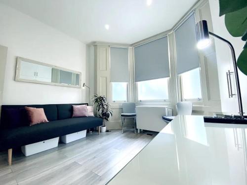 Hove Apartment | Apt 04 Seaside Serenity Chic Studio Steps to Promenade