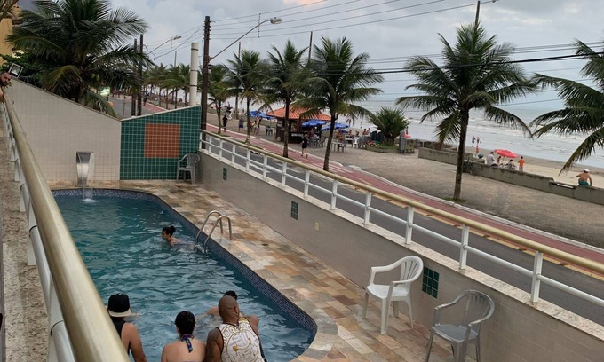 Mongagua Apartment | Apto 1 Dorm Frente ao mar com Piscina no Centro