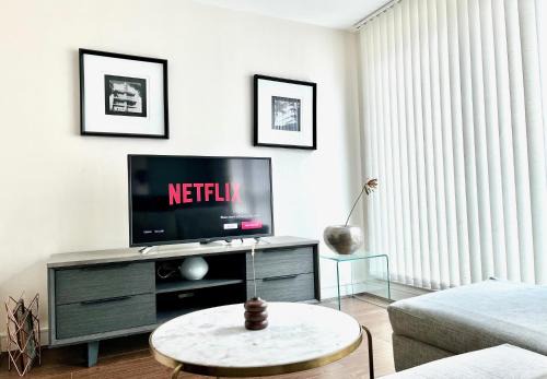 Vauxhall Apartment | Aquarius at St. George Wharf