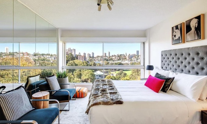 Rushcutters Bay Apartment | 'Aquarius Rising' Poolside in Rushcutters Bay