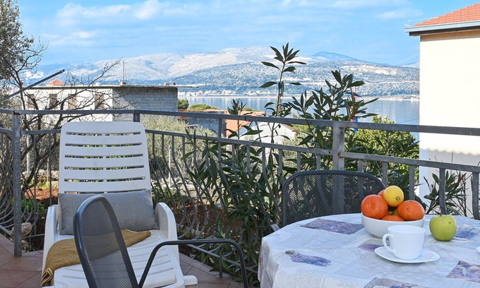 Arbanija Apartment | ARBANIJA A1, budget 1-bedroom apartment, 80m from the beach