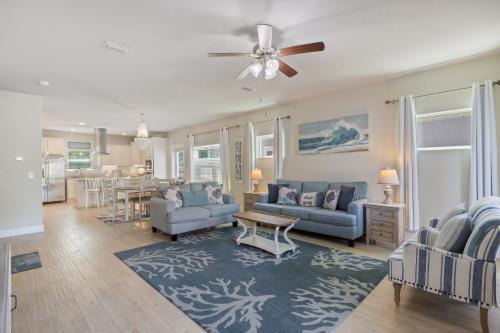 Ono Island House | Arborgate Sunkissed Seahorse At 13987 Hanging Branch Way By Pkrm
