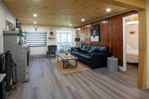 Fenelon Falls House | Aries Kabin- 2 Bedroom Fenelon Falls cottage