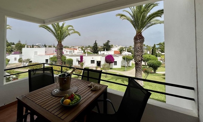 Alporchinhos Apartment | Arma O DE P RA Brightness 2 With Pool by Homing