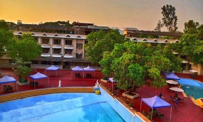 Lonavala Hotel | Aron Resort Lonavala - Near Old Mumbai Pune Highway
